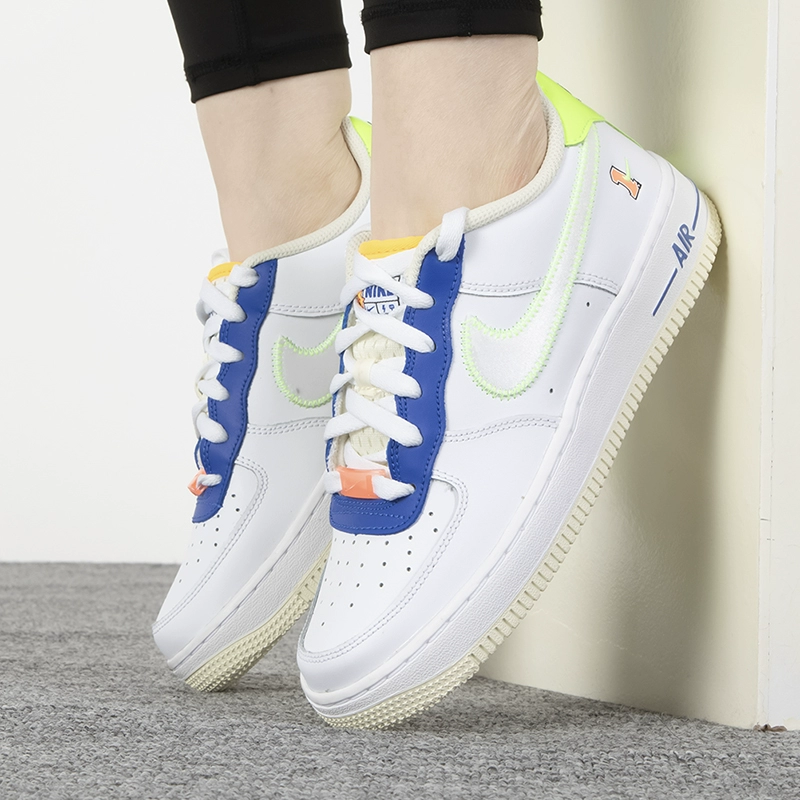 (Youth) Nike Air Force 1 LV8 ‚Player One - Ghost Green‘